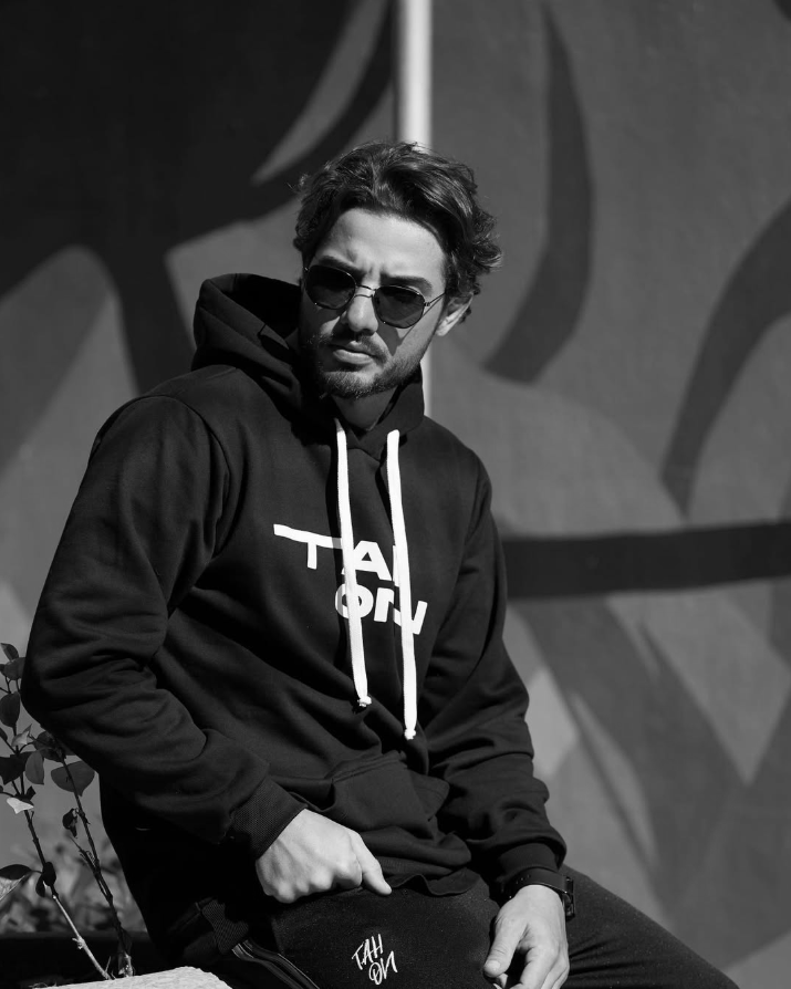 Editorial TAH ON — streetwear premium em preto e branco