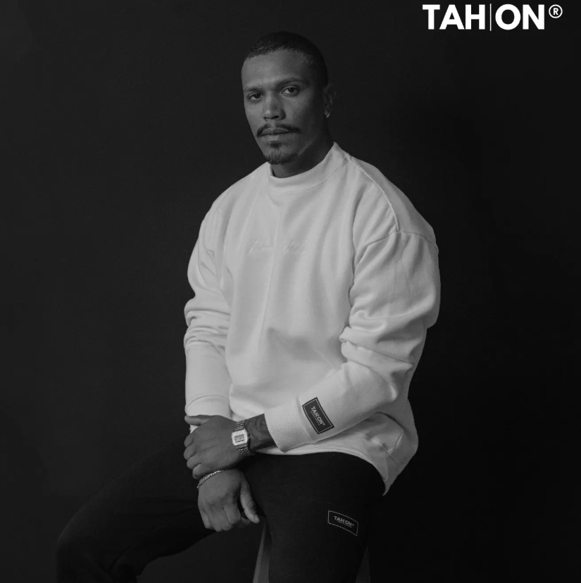 Editorial P&B — suéter de tricô TAH ON